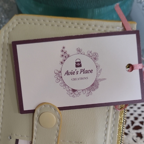 Handmade Cream Card Holder Wallet _ Check out the Handmade Closet tagged below! - Picture 2 of 6